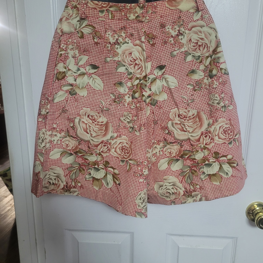 Vintage Floral Women's Bermuda Shorts - Picture 5 of 8